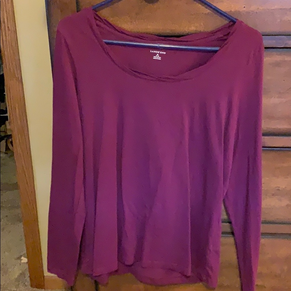 Long sleeve Lands End scoop neck tee in Medium